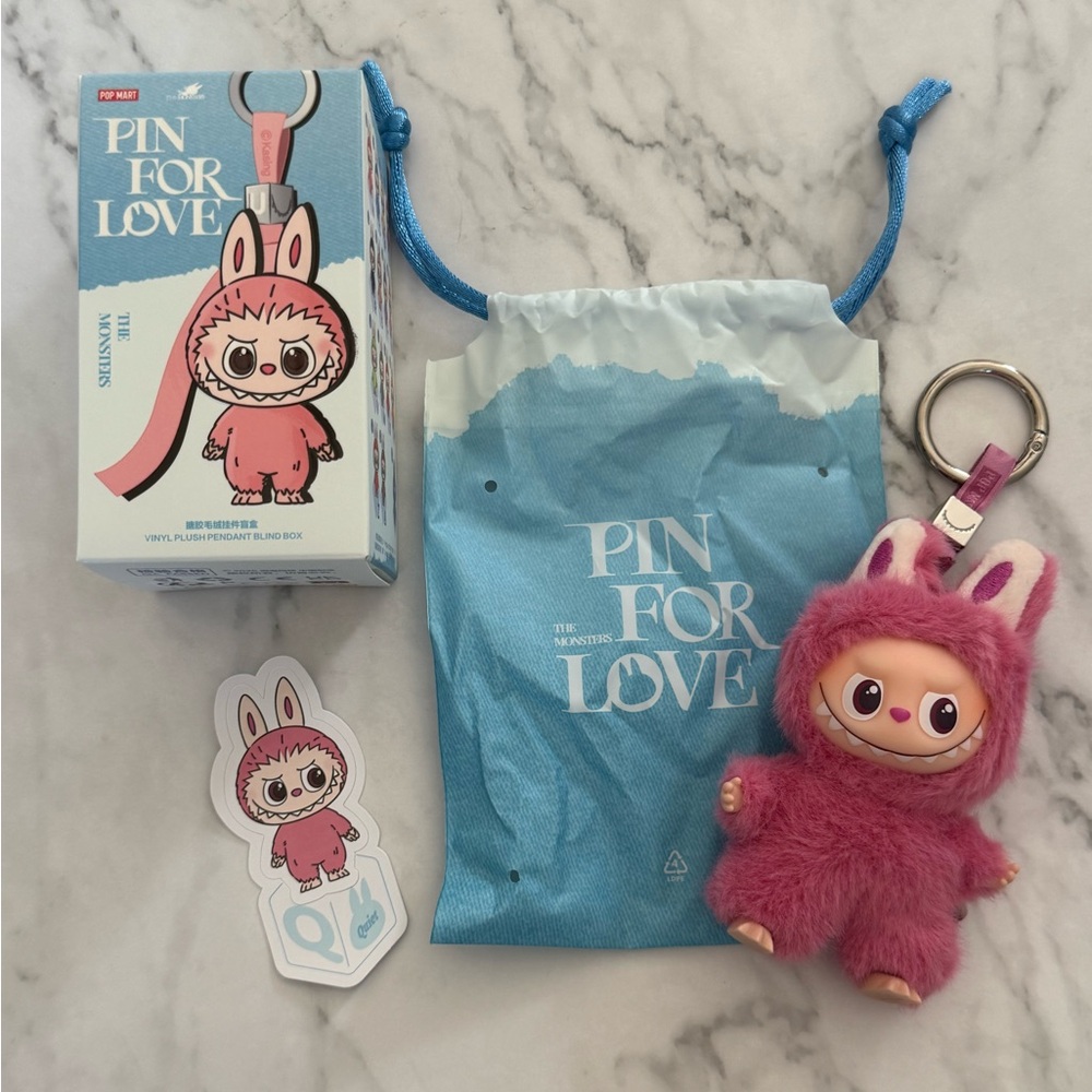 NEW! The Monsters Pin for Love Series-Vinyl Plush Pendant Labubu ‘Q’ - NIB!